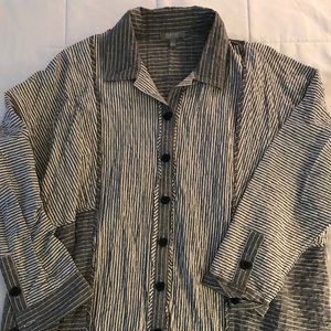 Habitat Size Small Women's Button Up blouse/tunic